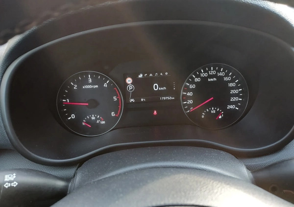Kia Sportage cena 71000 przebieg: 179000, rok produkcji 2017 z Sochaczew małe 277